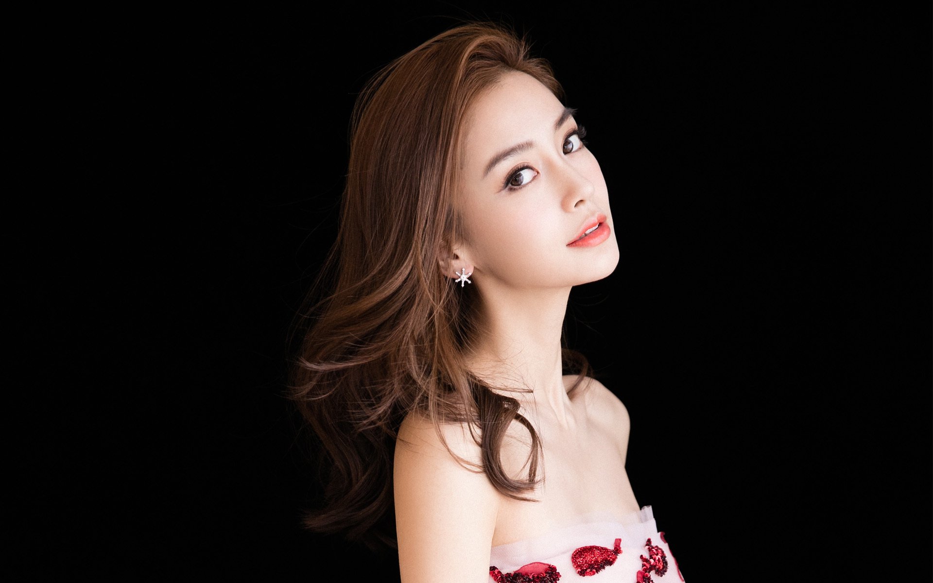 文班亚马致命一击，当黄蜂撞碎篮网，新王悄然加冕