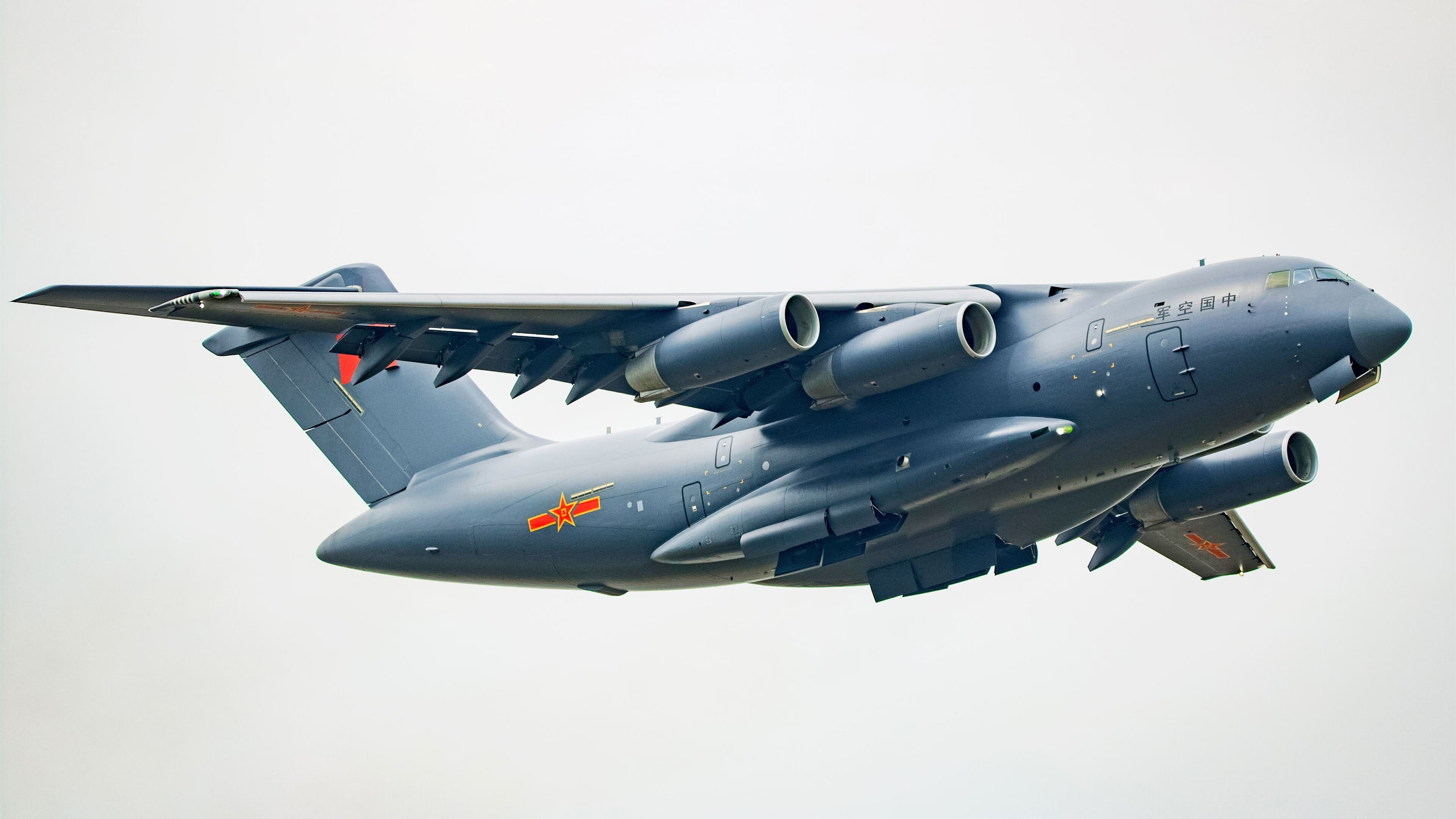 亚洲烈焰灼伤沙漠雄狮,北欧寒流难撼沙漠之狐,绿茵场上的冰与火之歌