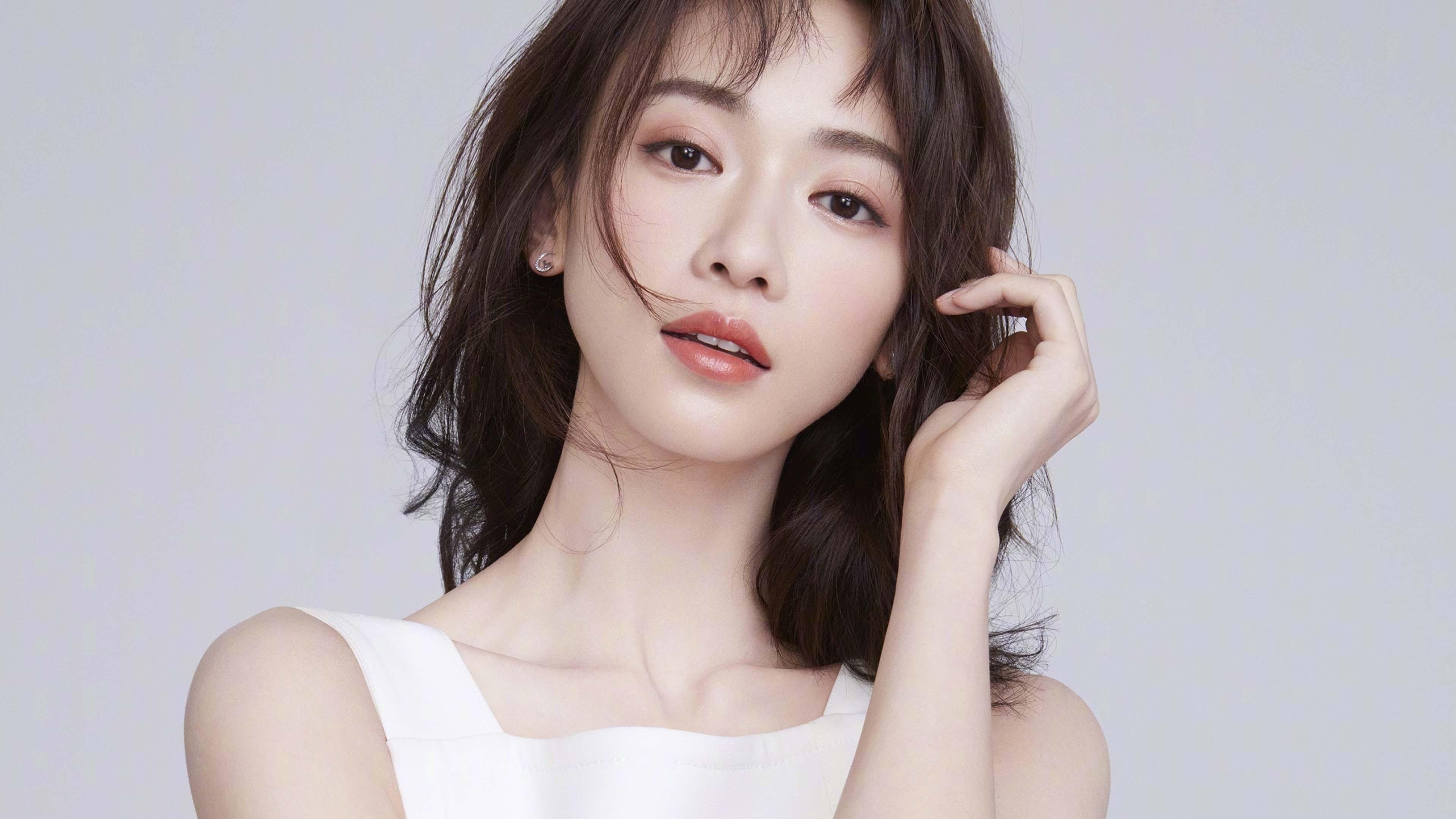 疾驰与狂飙，绿茵场与巴林赛道的速度与荣耀变奏曲